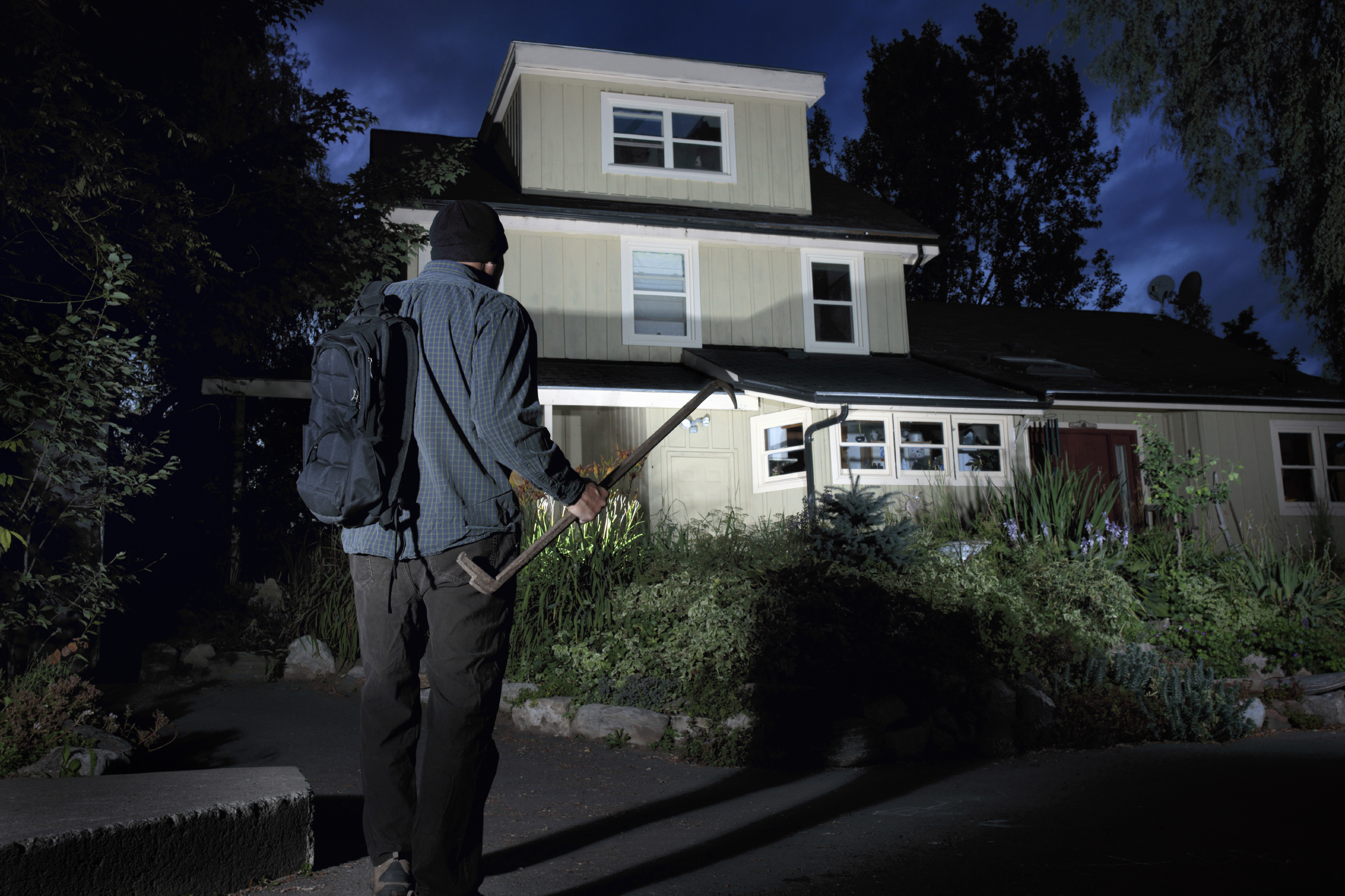 burglar-house-dark
